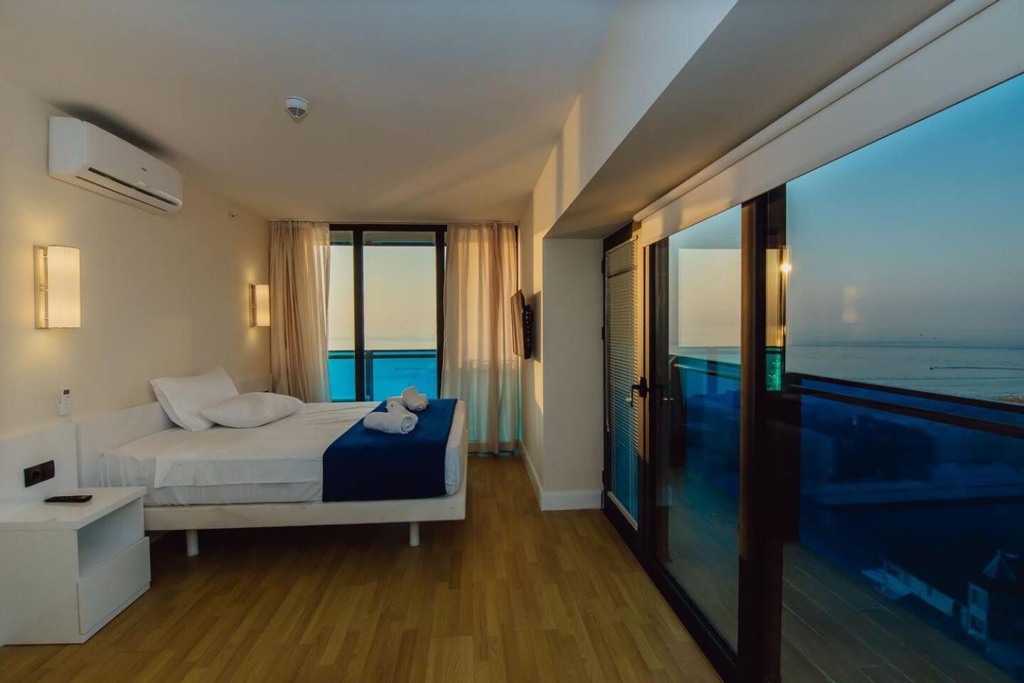 Luxury Orbi City Sea View Aparthotel Batoumi Extérieur photo
