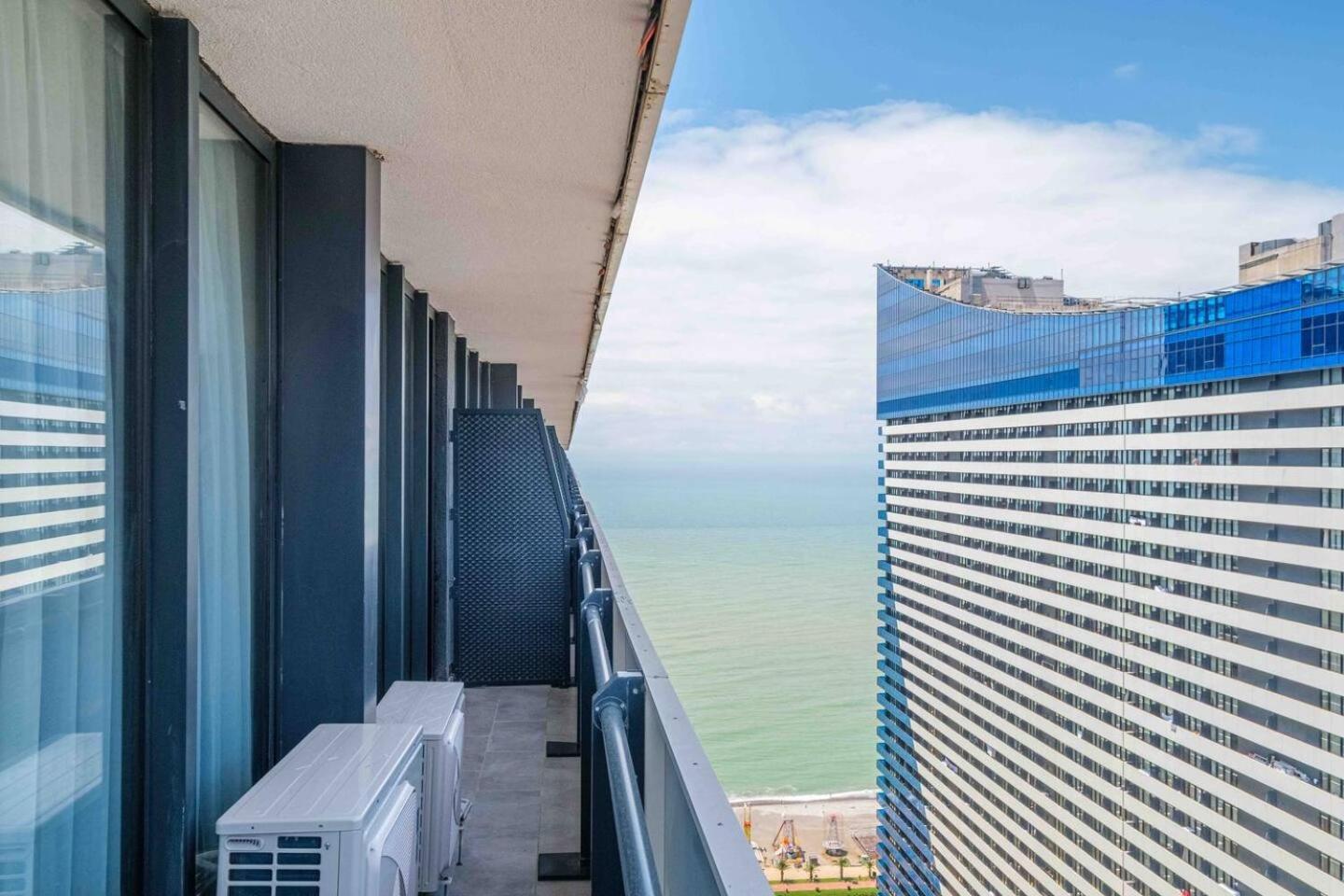 Luxury Orbi City Sea View Aparthotel Batoumi Extérieur photo