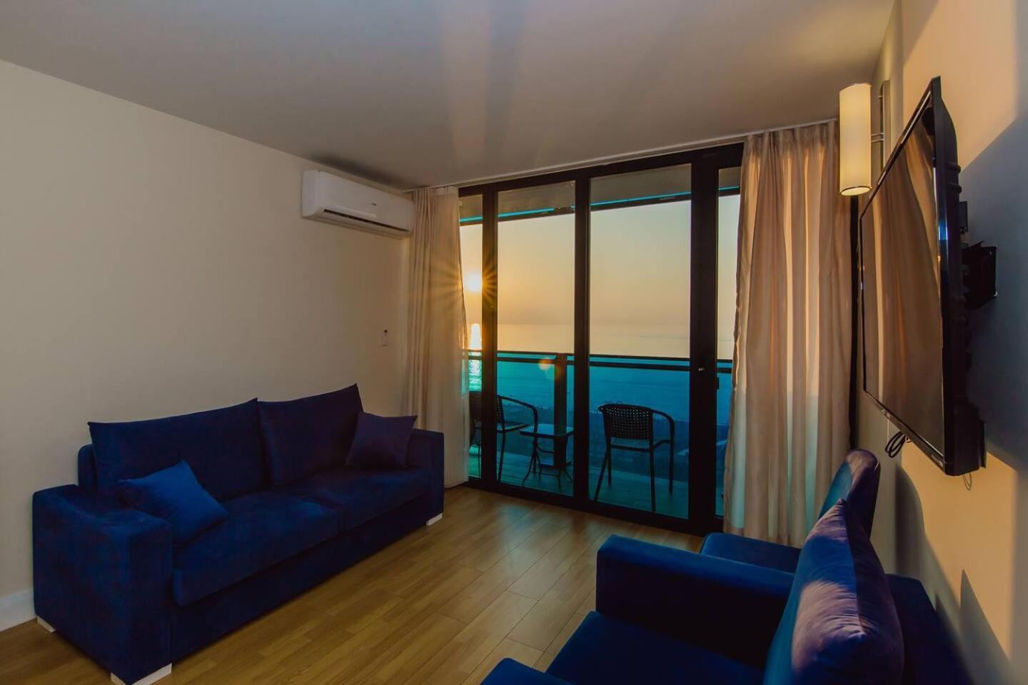 Luxury Orbi City Sea View Aparthotel Batoumi Extérieur photo