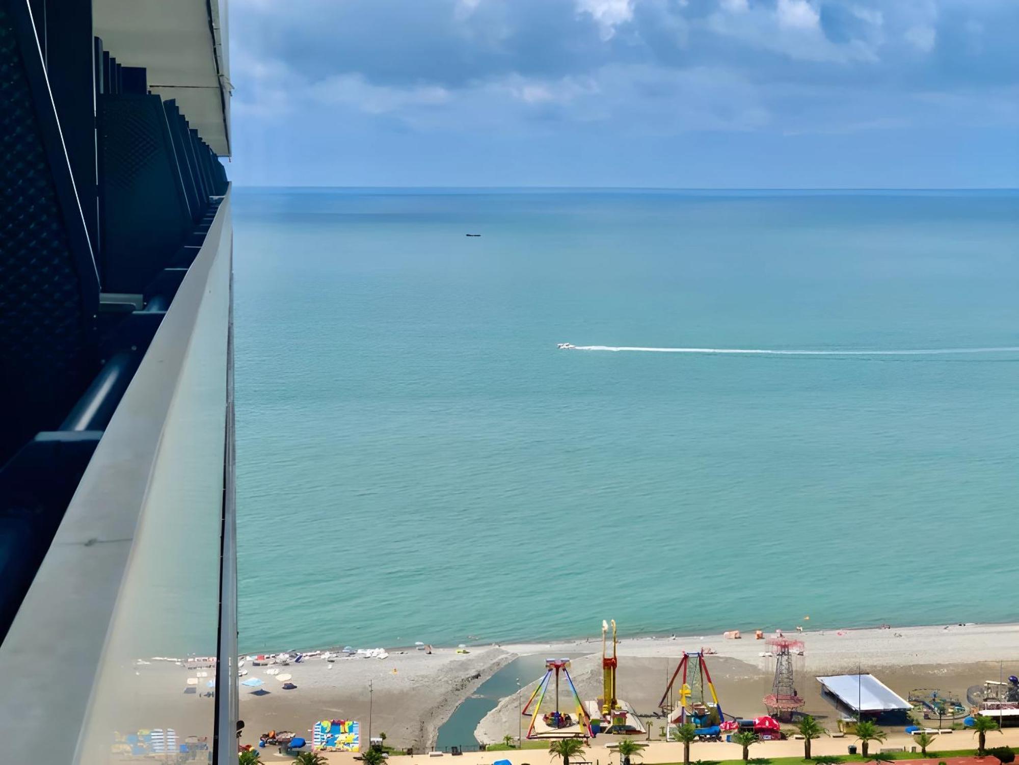 Luxury Orbi City Sea View Aparthotel Batoumi Extérieur photo