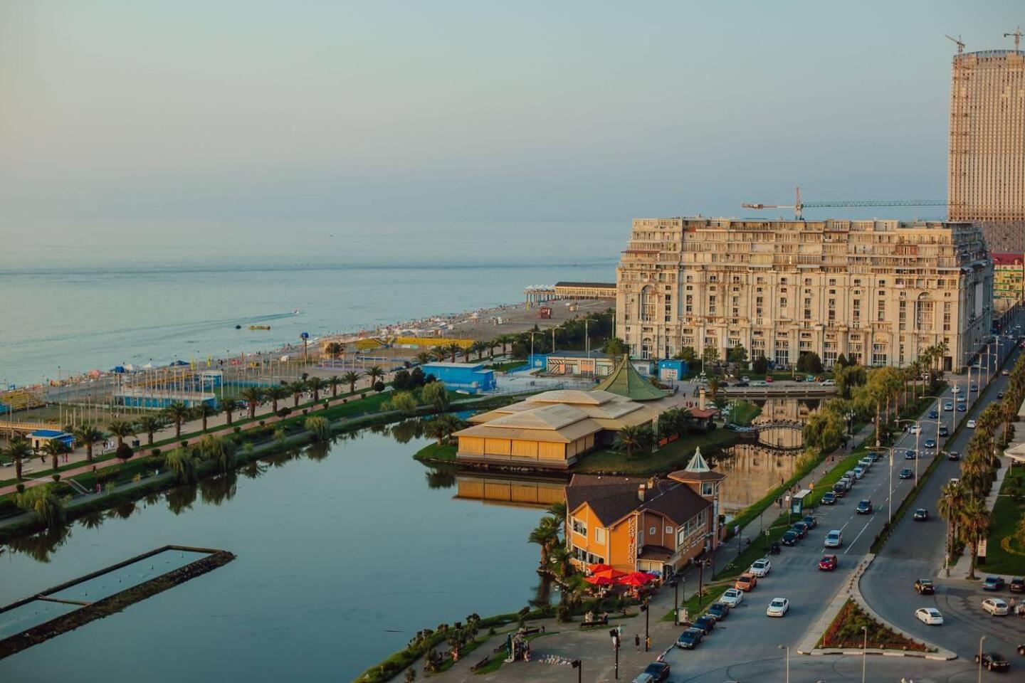 Luxury Orbi City Sea View Aparthotel Batoumi Extérieur photo