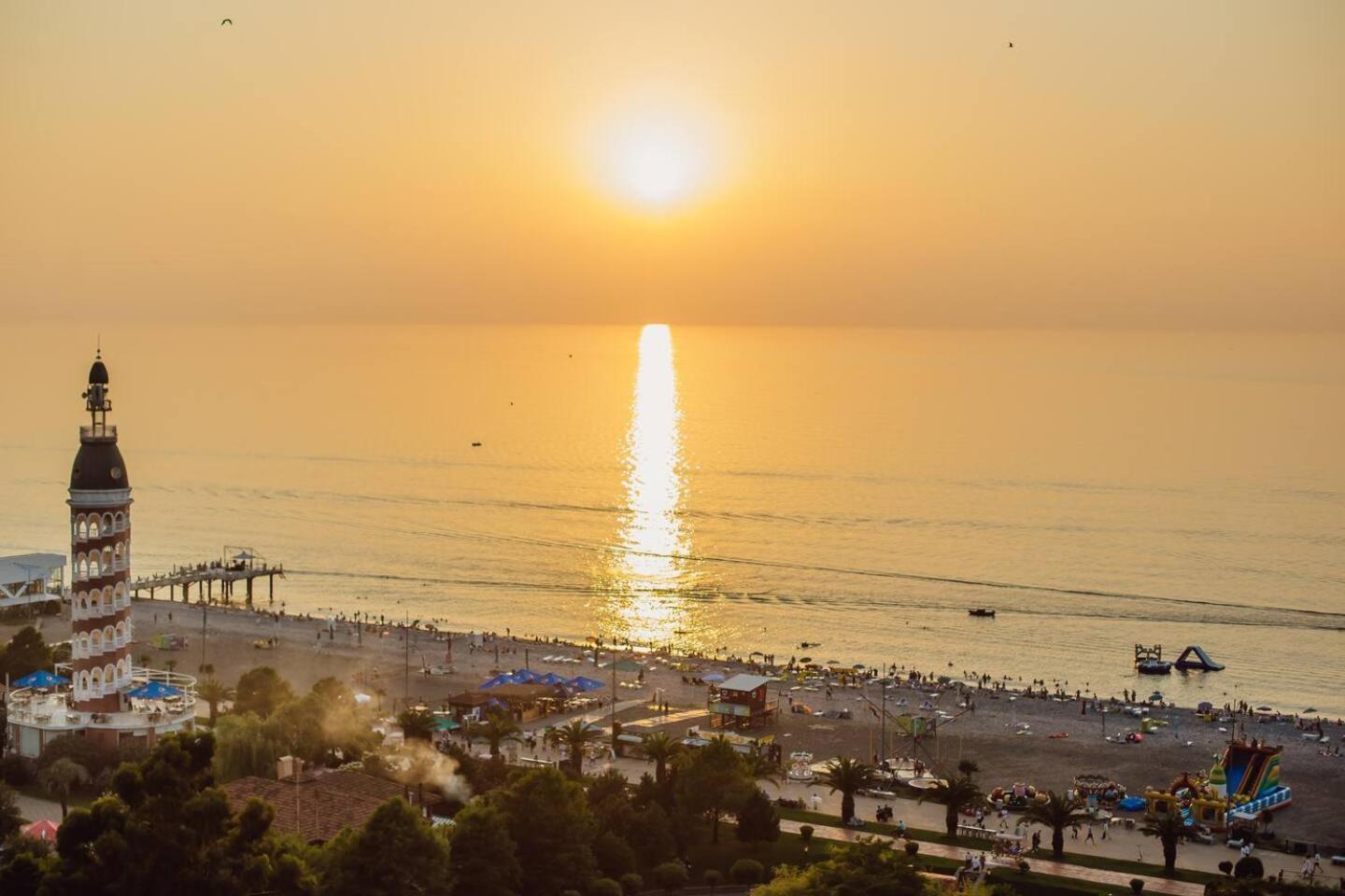 Luxury Orbi City Sea View Aparthotel Batoumi Extérieur photo