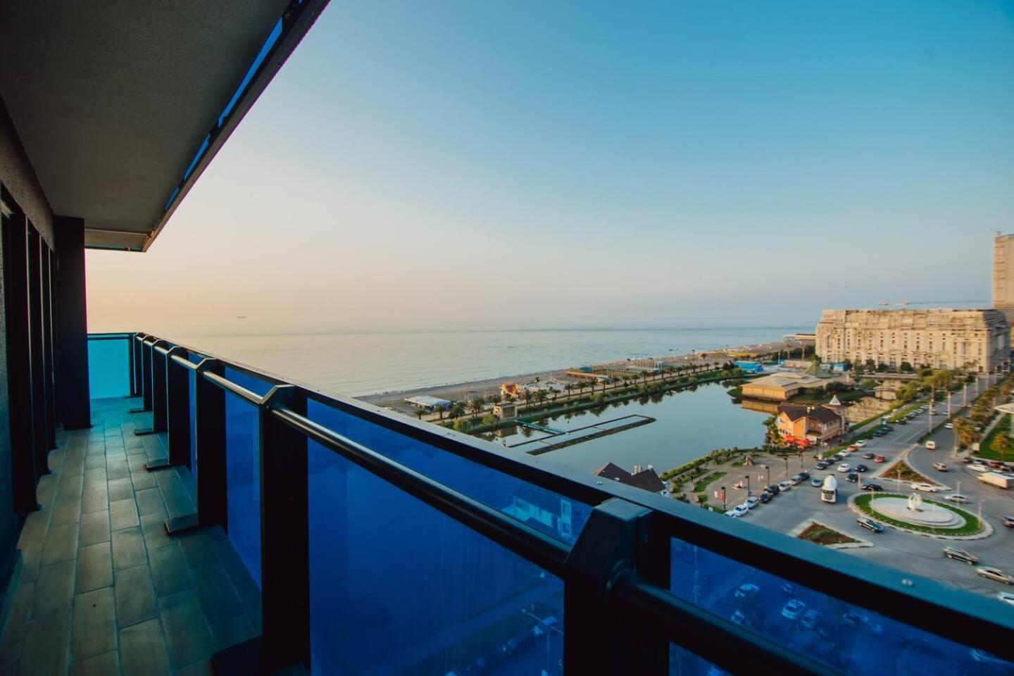 Luxury Orbi City Sea View Aparthotel Batoumi Extérieur photo